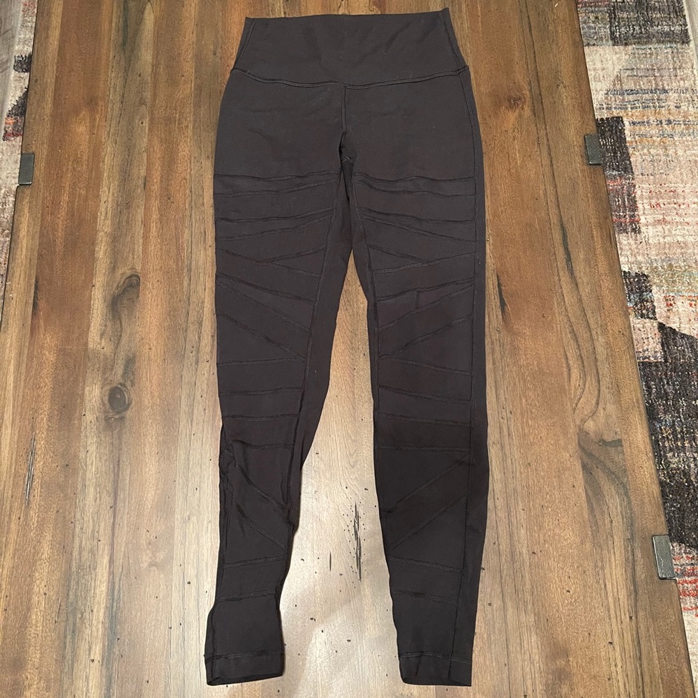 Wunder under lululemon size 8 mesh leggings